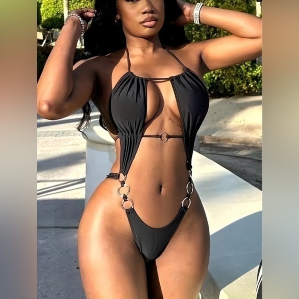 One Piece Halter Neck Ring Link Swimsuit